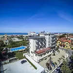 King فندق مارينا دي بييتراسانْت