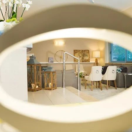 King Ξενοδοχείο 3*